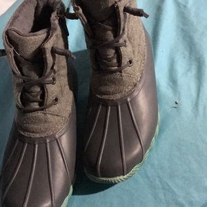 Water resistant woman’s duck boots like new